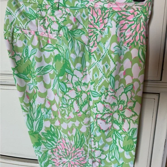 Lilly Pulitzer Natia mid rise Green and Pink Floral Shorts - Picture 2 of 11